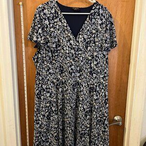 Size 22/24 - Lane Bryant - Black and Floral Short Sleeve Midi Dress